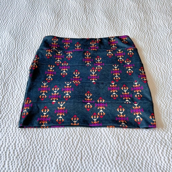 PacSun Dresses & Skirts - NWT PacSun Nollie Medium Bohemian Aztec Print Rayon Blend Stretch Mini Skirt